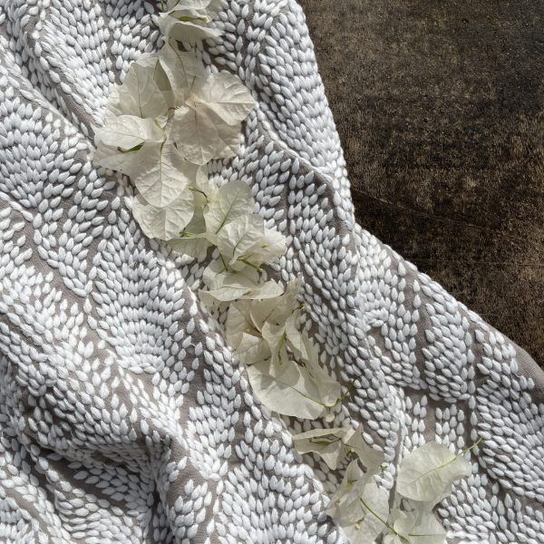 Photo Collection Point de Riz. Karin Sajo Paris. ( photo d'ambiance format portrait )